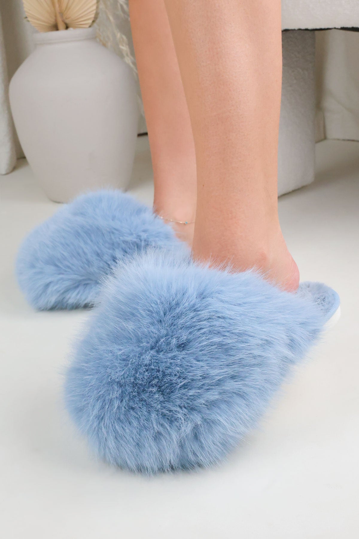 Womens Luxuriously Soft Plush Large Faux Fur Fluffy Slippers Blue