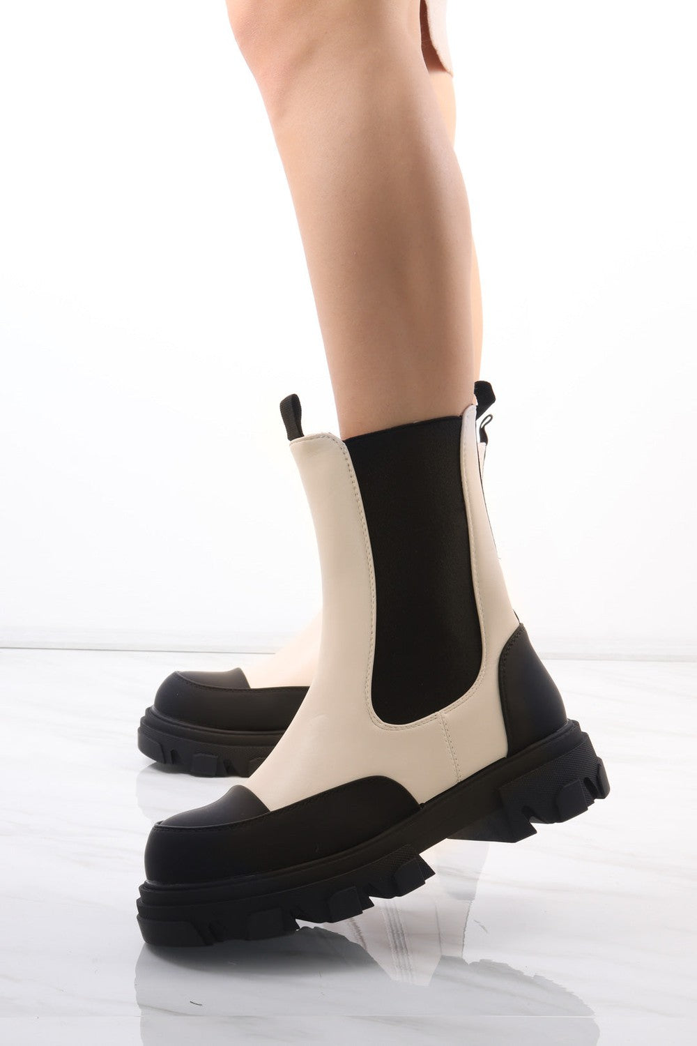 Ladies/Womens Cream/Black Calf Length Chunky Faux Leather Chelsea