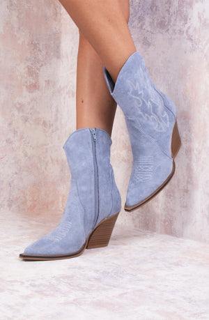 
            
                Load image into Gallery viewer, Blue Faux Suede Embroidered Western Pointed Toe Cowboy Boots
            
        