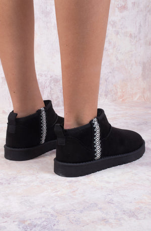 
            
                Load image into Gallery viewer, Tazmin Aztec Embroidery Detail In Vertical Faux Fur Slipper In Black
            
        