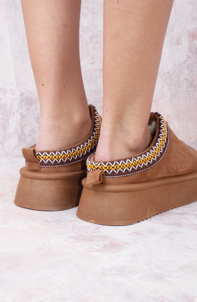
            
                Load image into Gallery viewer, Camel Tazmin Aztec Detail Faux Fur Lining Platform Faux Suede Slipper
            
        