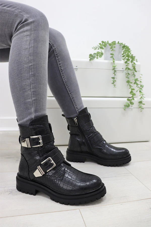 CHUNKY SOLE BUCKLE DETAIL ANKLE BOOT