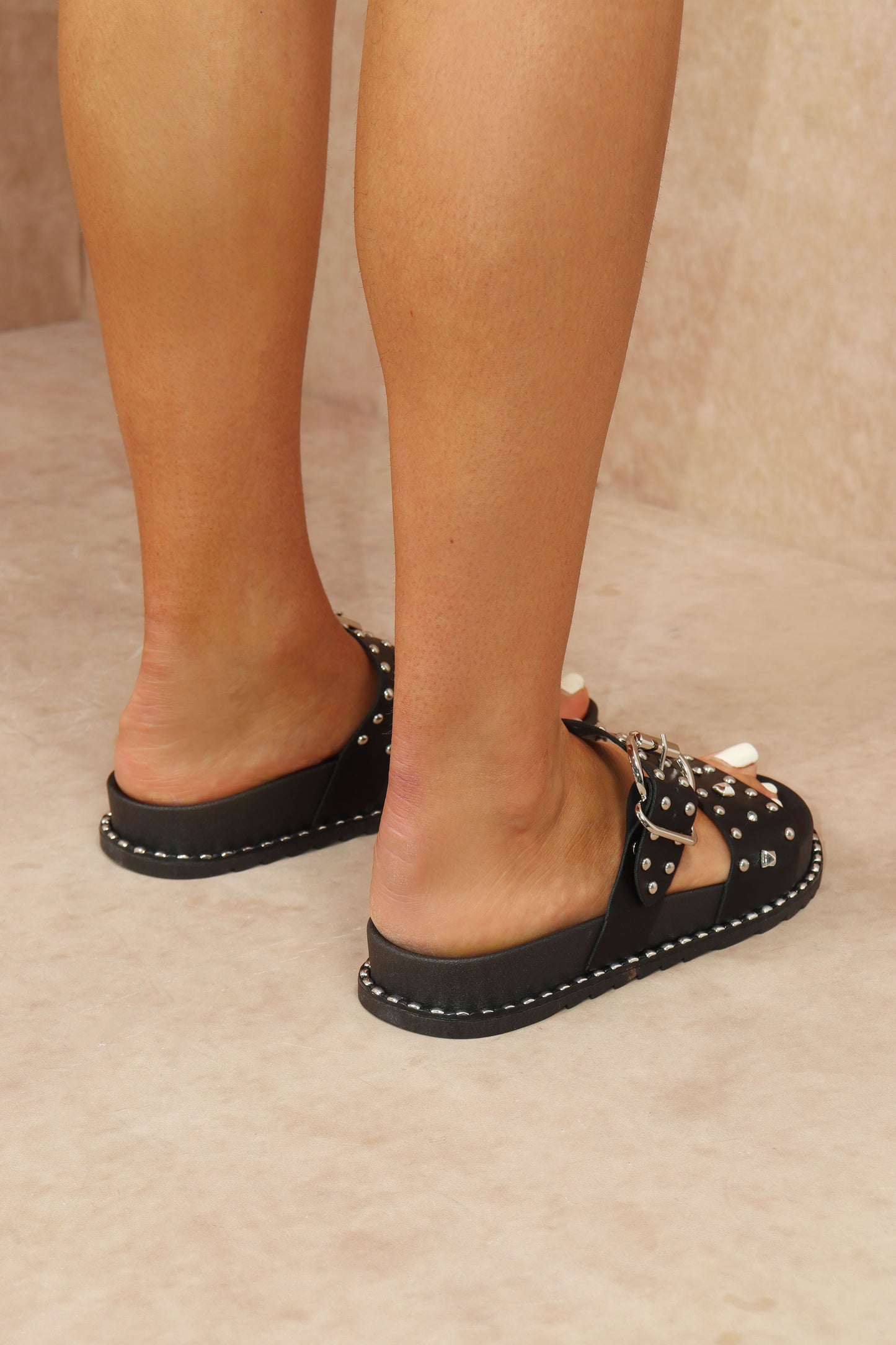 Load image into Gallery viewer, Black Chunky Studded Buckle Sandals

