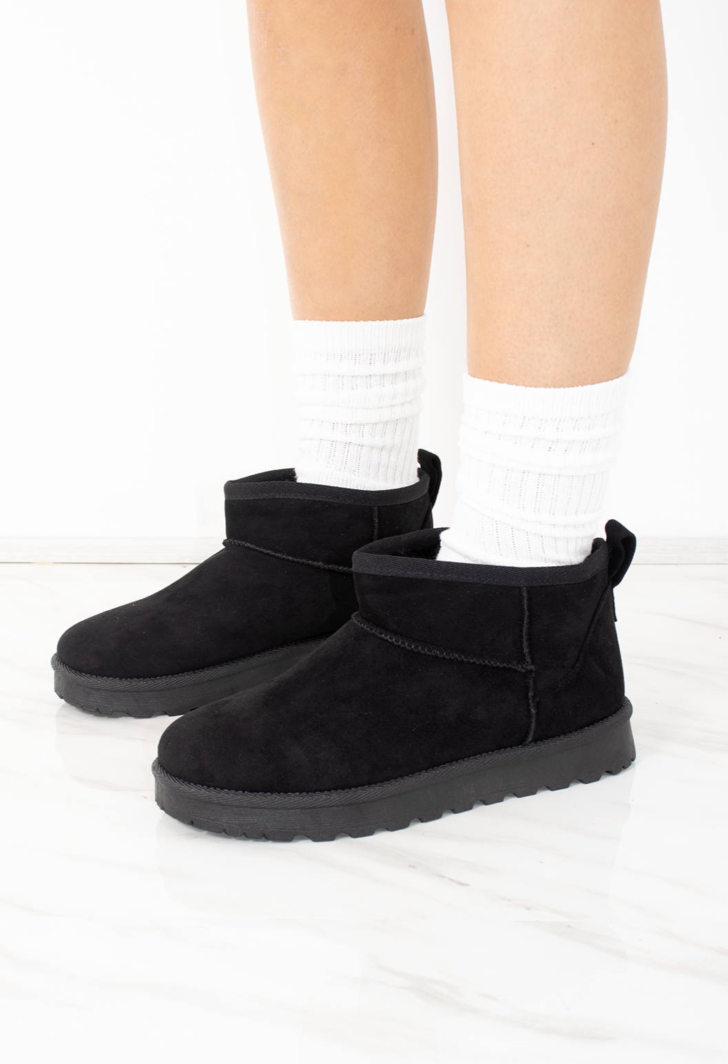 Ultra Mini Ankle Length Faux Fur Lining Boots In Black Faux Suede