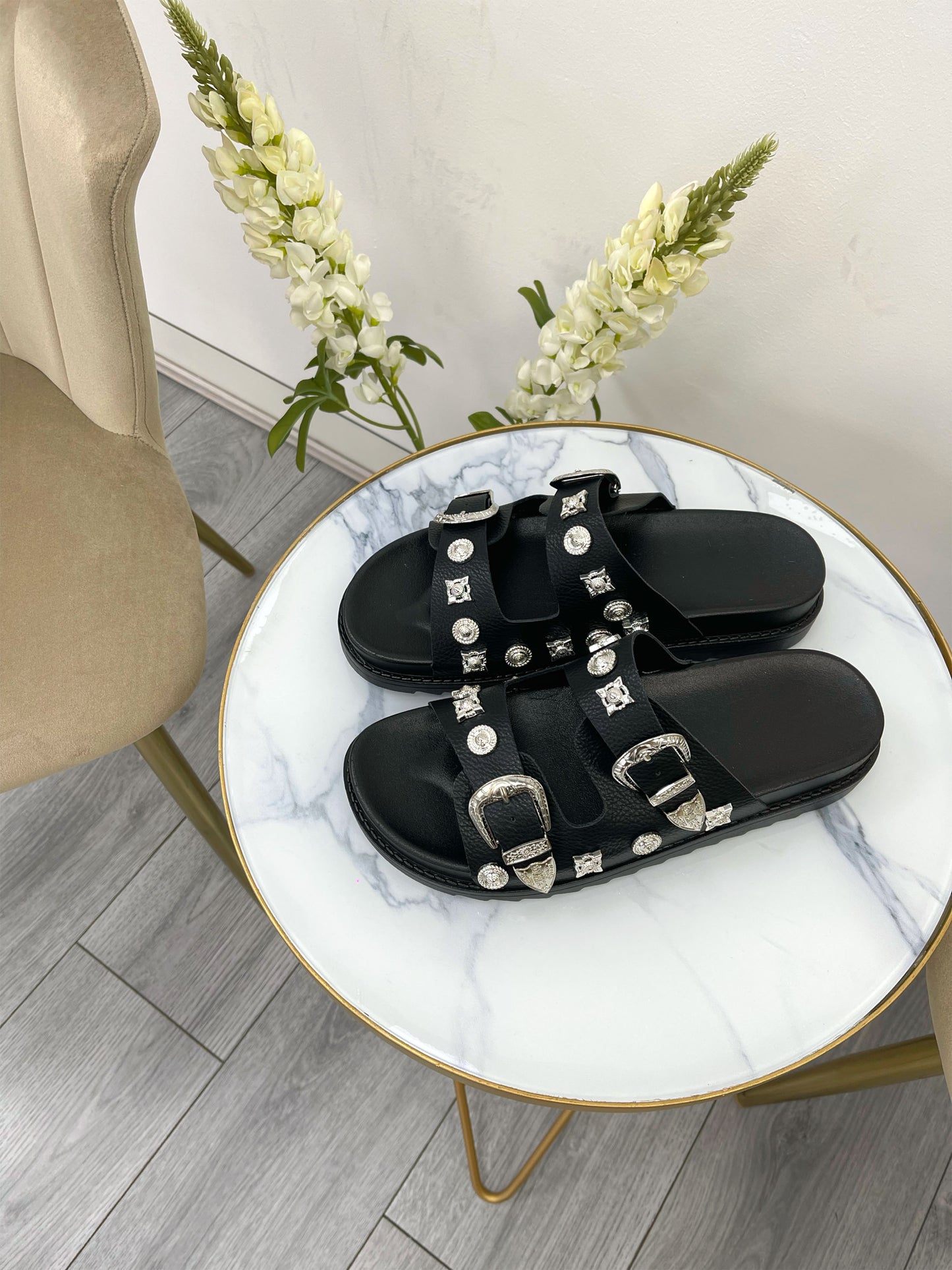 Load image into Gallery viewer, Black Studded Western Buckle Slides
